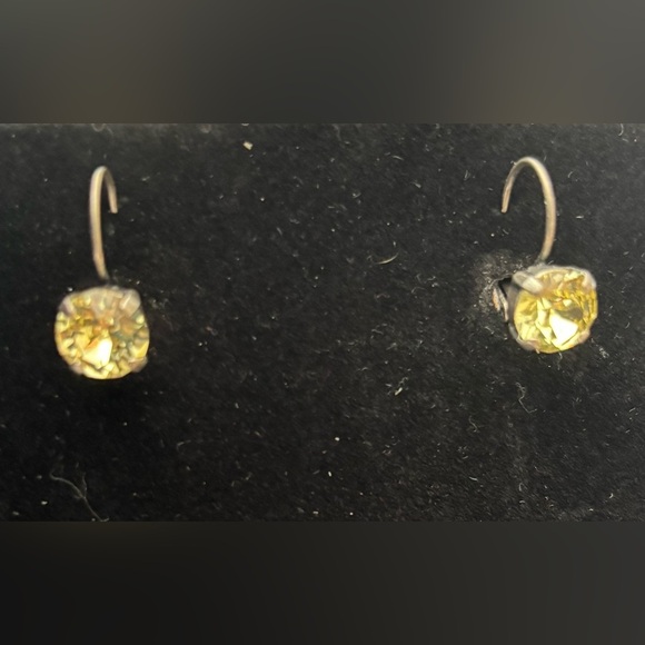 Sabika yellow London sized earrings - Picture 1 of 2